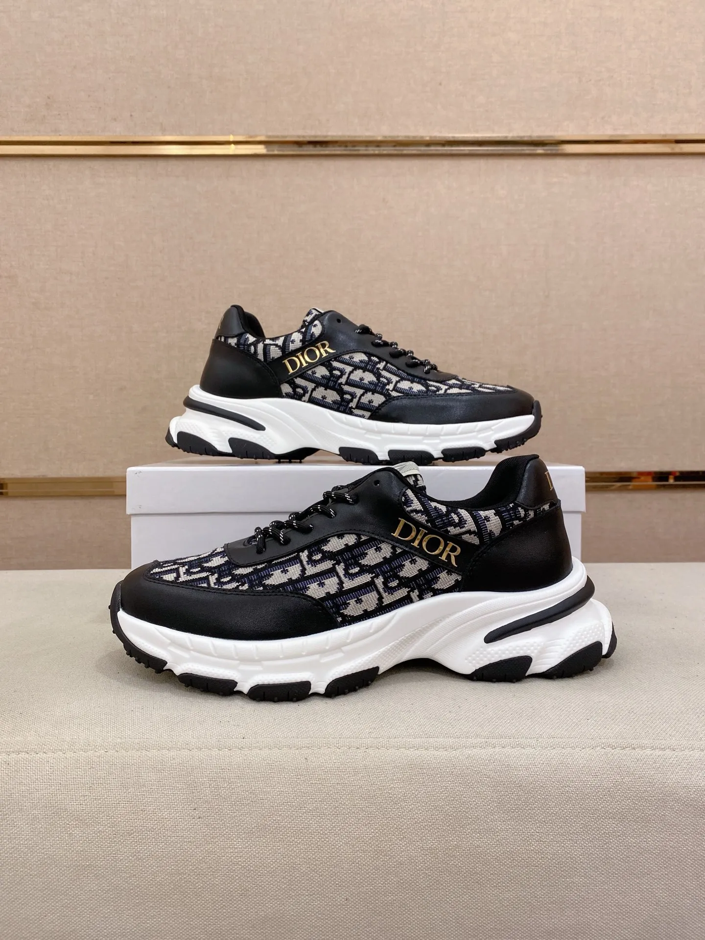 Men's clothing and shoes 442💰🇮🇹🇮🇹Dior d The new model is on sale at the same time at the counter. The upper 🇮🇹 is imported Italian first-layer cowhide, and the lining is fully imported sheepskin 💪💪. It is a complete 1⃣️ to 1⃣️ replica 🇮🇹💪💪, ⚠ Sole: The original sole is specially provided by the original factory. The exclusive movable molded sole is super comfortable. ⚠Original factory single goods, 🔍🔍high quality, you can enter and leave the counter at will, welcome to compare⚠. Code number: 38-44. Can be customized for 45 non-refundable.